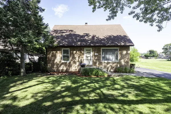 3315 Emmaus AVE, Zion, IL 60099