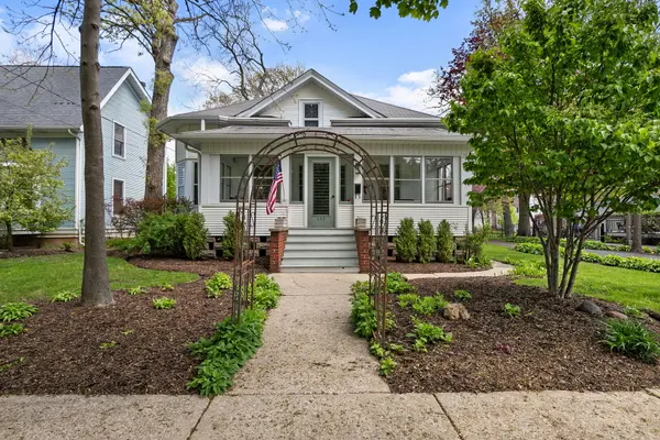 155 S Slusser ST, Grayslake, IL 60030