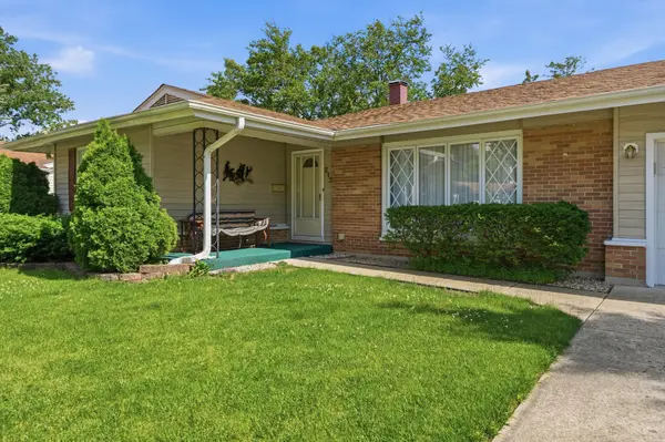 213 Edgeware RD, Elk Grove Village, IL 60007