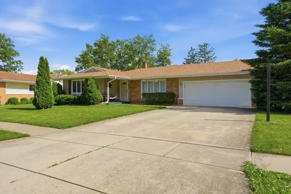 213 Edgeware RD, Elk Grove Village, IL 60007