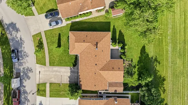 213 Edgeware RD, Elk Grove Village, IL 60007