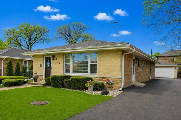 8332 N Oketo AVE, Niles, IL 60714