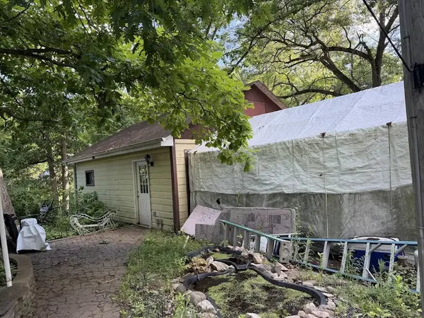 922 Valley AVE, Mchenry, IL 60051
