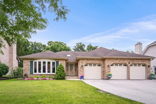 142 Elizabeth CT, Wood Dale, IL 60191