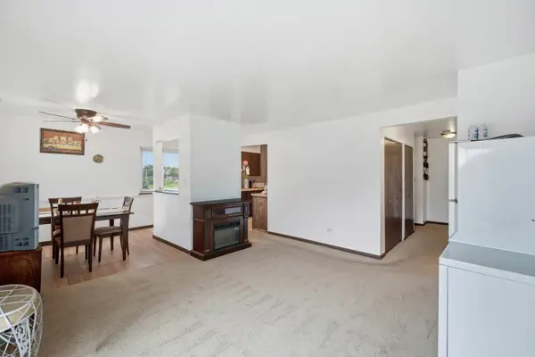1791 W Algonquin RD #3A, Mount Prospect, IL 60056