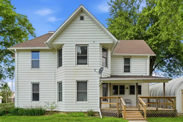 407 Kinzie AVE, Lost Nation, IA 52254