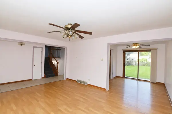 4N275 Avard RD, West Chicago, IL 60185
