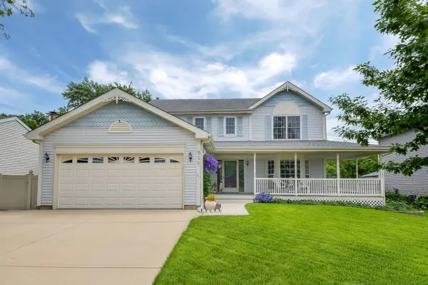 959 Hill Crest DR, Carol Stream, IL 60188