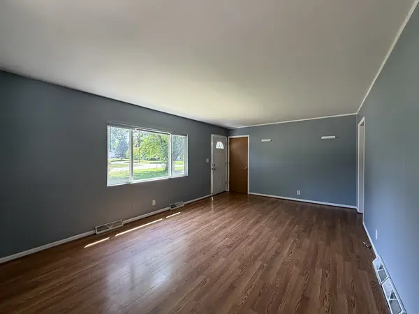 111 Meadow AVE, Woodstock, IL 60098