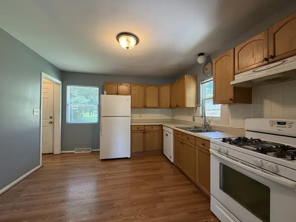 111 Meadow AVE, Woodstock, IL 60098