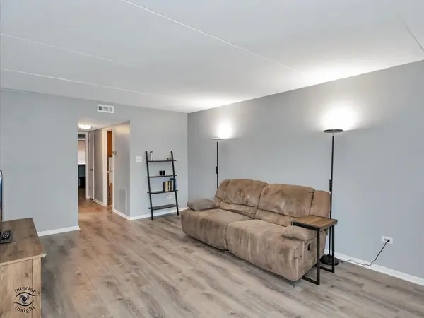 8124 W 169th ST #1W, Tinley Park, IL 60477