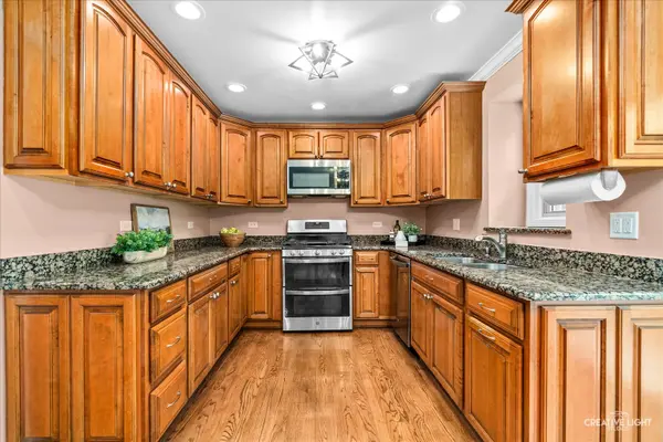5024 Coneflower DR, Naperville, IL 60564