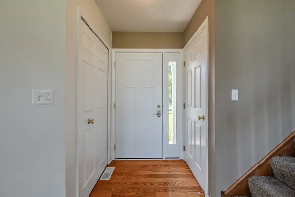 527 Northgate CIR, Oswego, IL 60543