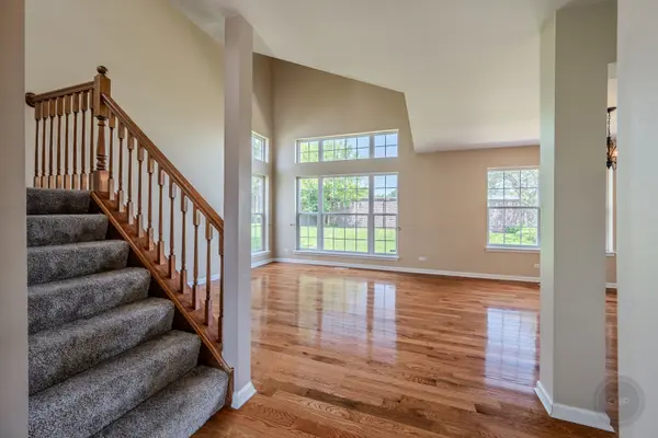 527 Northgate CIR, Oswego, IL 60543