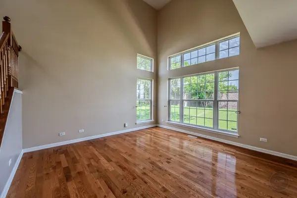 527 Northgate CIR, Oswego, IL 60543