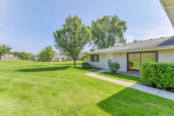 1434 Millbrook CT #1434, Schaumburg, IL 60193