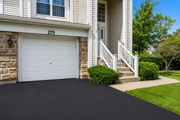 275 Arlington CT, Carol Stream, IL 60188