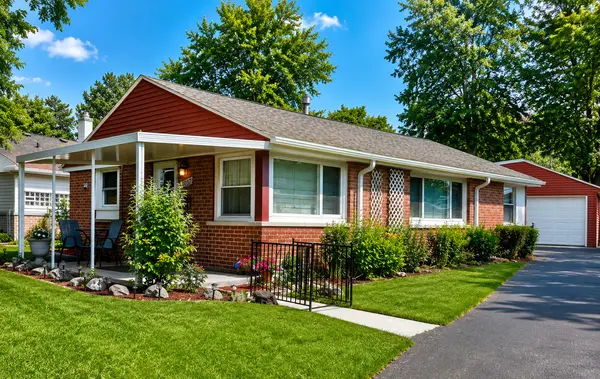 10037 Harnew RD E, Oak Lawn, IL 60453