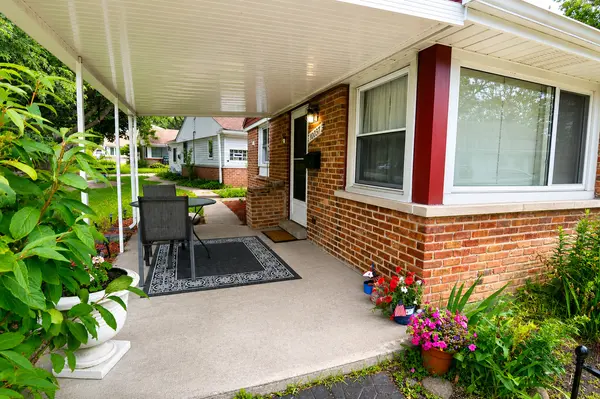 10037 Harnew RD E, Oak Lawn, IL 60453