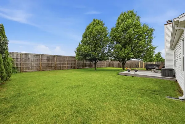 216 Magnolia DR, North Aurora, IL 60542