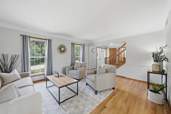 1907 Jeanette AVE, St. Charles, IL 60174