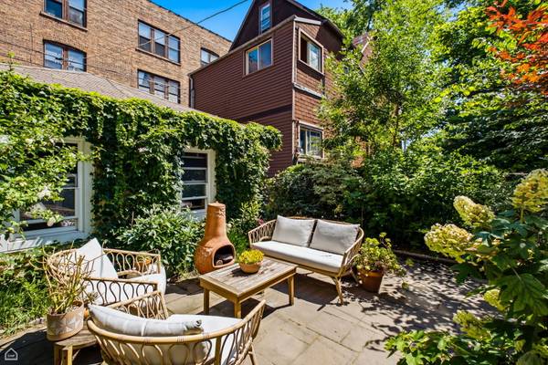 3038 W Diversey AVE, Chicago, IL 60647