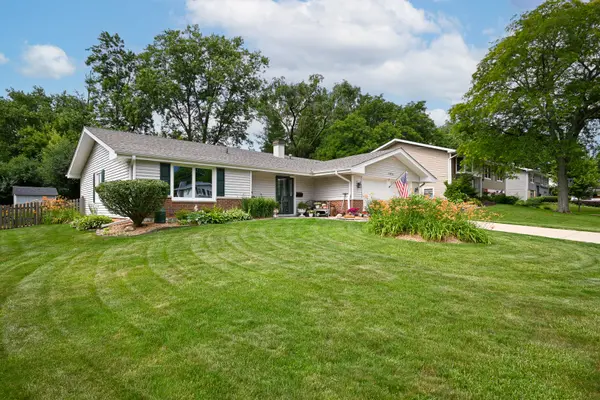 21W715 Glen Valley DR, Glen Ellyn, IL 60137