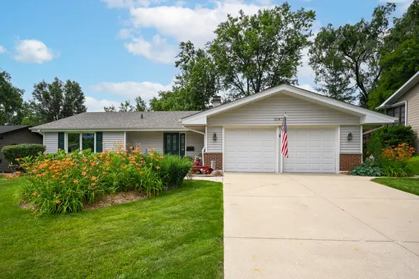 21W715 Glen Valley DR, Glen Ellyn, IL 60137