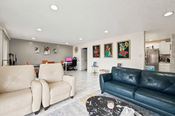 8996 Kennedy DR #2G, Des Plaines, IL 60016