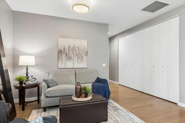 147 N Euclid AVE #406, Oak Park, IL 60302