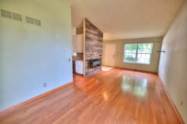 1671 Washington CT, Geneva, IL 60134