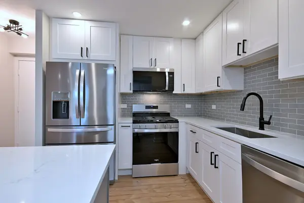 700 Wellington AVE #207, Elk Grove Village, IL 60007