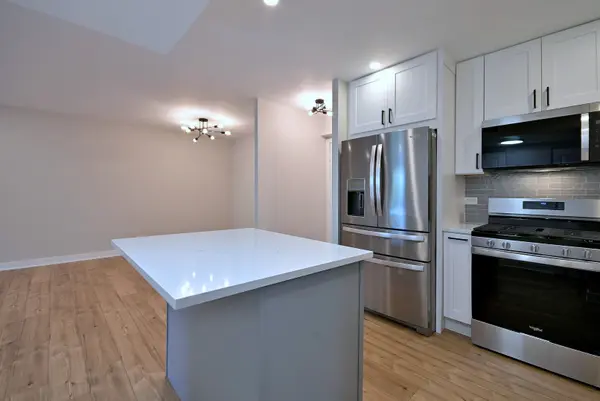 700 Wellington AVE #207, Elk Grove Village, IL 60007
