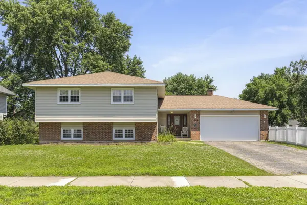 1644 Verdin LN, Naperville, IL 60565