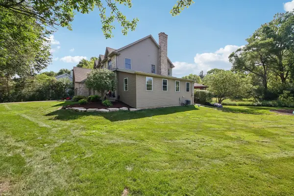 374 Sharon DR, Barrington, IL 60010