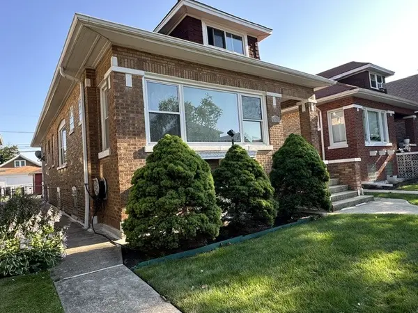 5921 W Berenice AVE, Chicago, IL 60634