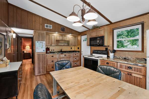 7A256 Tomahawk LN, Apple River, IL 61001