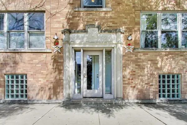 3807 N Campbell AVE #1, Chicago, IL 60618