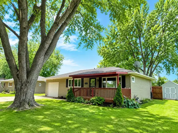 1205 N Edgelawn DR, Plano, IL 60545