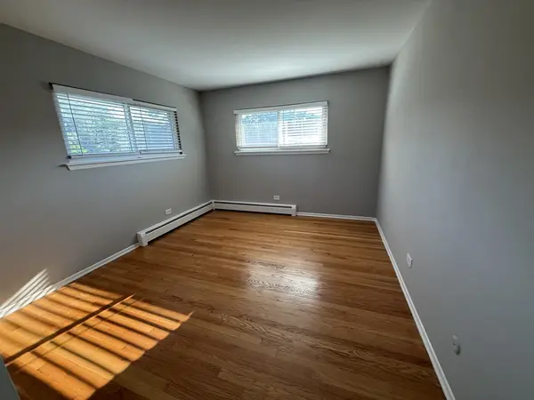 9 Scotdale RD #4, La Grange Park, IL 60526