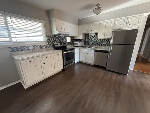 9 Scotdale RD #4, La Grange Park, IL 60526