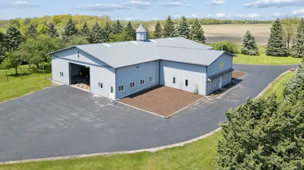 48w999 Hinckley RD, Big Rock, IL 60511