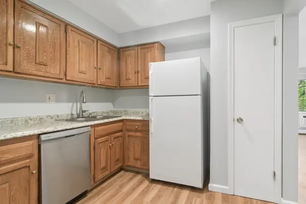 706 E Algonquin RD #K204, Arlington Heights, IL 60005