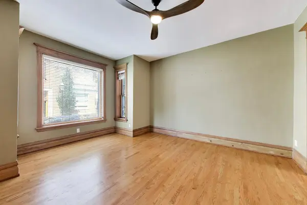 3807 N Alta Vista TER, Chicago, IL 60613