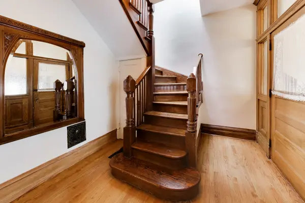 3807 N Alta Vista TER, Chicago, IL 60613