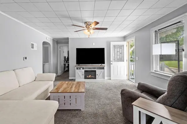 2726 Central AVE, Bettendorf, IA 52722
