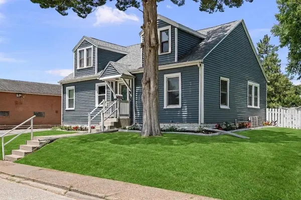 2726 Central AVE, Bettendorf, IA 52722