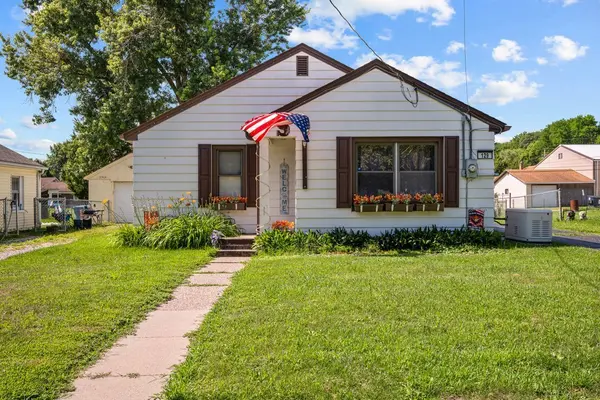 129 3rd ST, Carbon Cliff, IL 61239