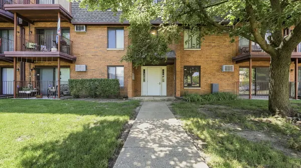 645 N Briar Hill LN #2, Addison, IL 60101