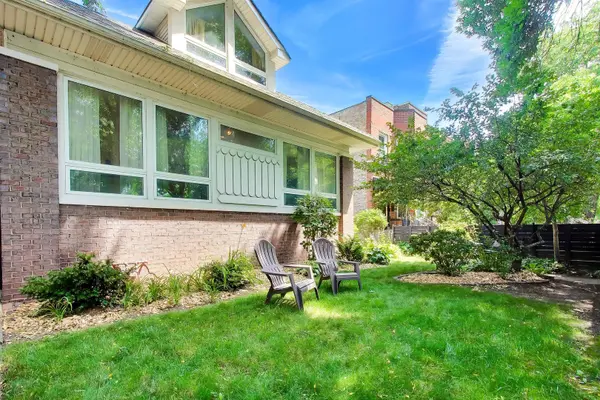 2012 W Estes AVE, Chicago, IL 60645